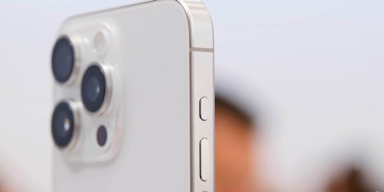 ShortcutEnabler brings iPhone X-inspired camera and flashlight shortcuts every handset’s Lock screen